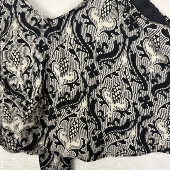 Boho Paisley Handkerchief Hem Cami Top Black White Flowy Size Small - Picture 2 of 4